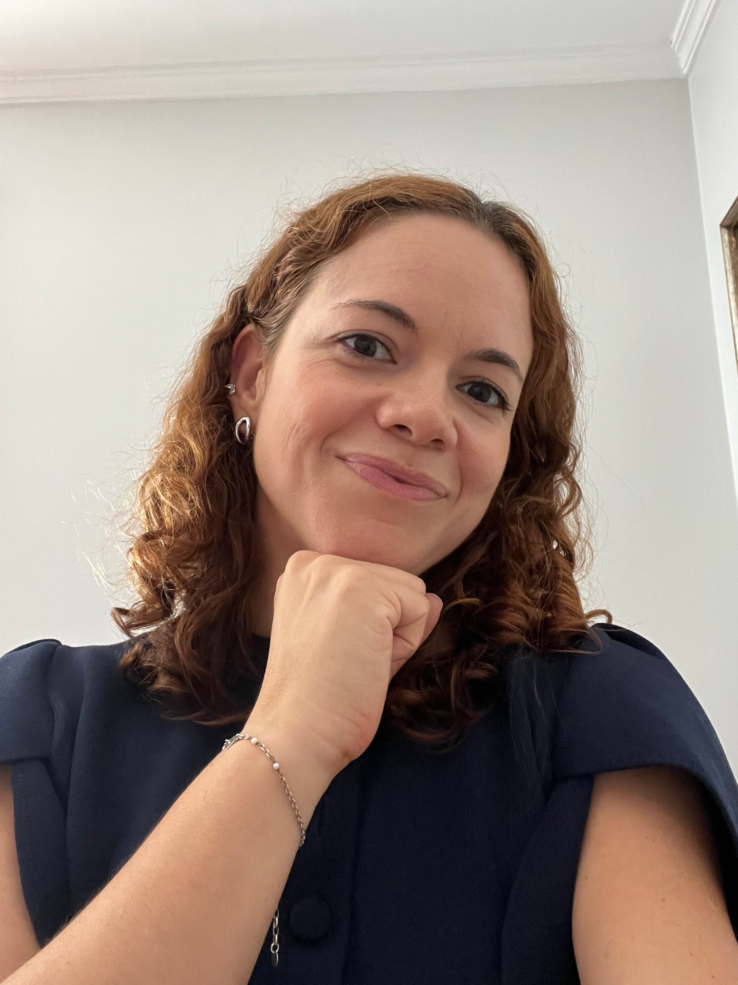 Portrait of author Isabel Velaz